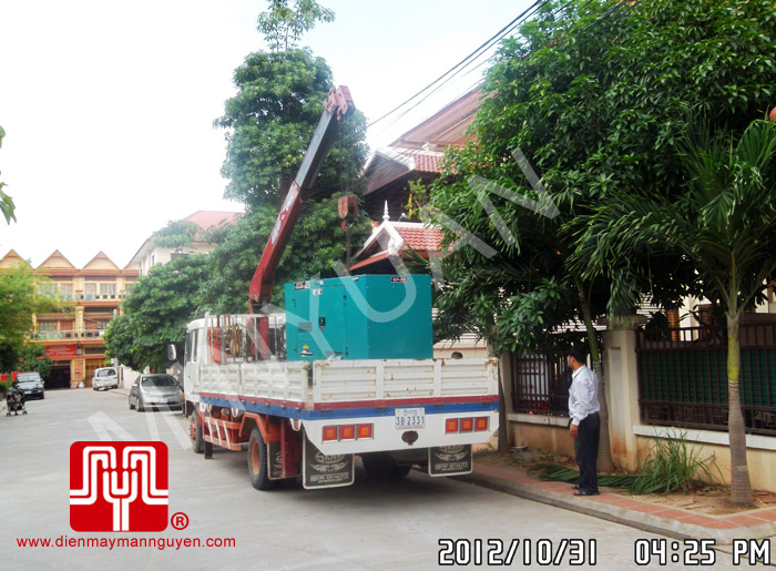 Tổ máy phát điện có vỏ CUMMINS 60KVA bàn giao khách hàng Campuchia ngày 31.10.2012