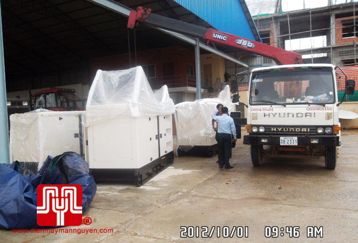 3 Tổ máy CUMMINS có vỏ 100KVA bàn giao khách hàng Campuchia ngày 1.10.2012
