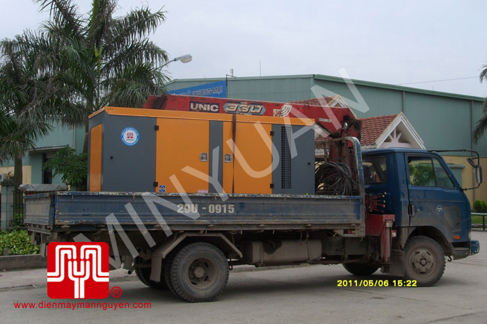 Giao tổ máy CUMMINS 100KVA cho khách hàng ngày 6.5.2011