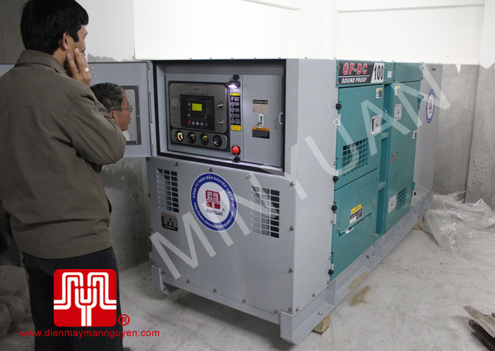 Tổ máy CUMMINS 100KVA có vỏ giao tại Hà Nội ngày 19.12.2011