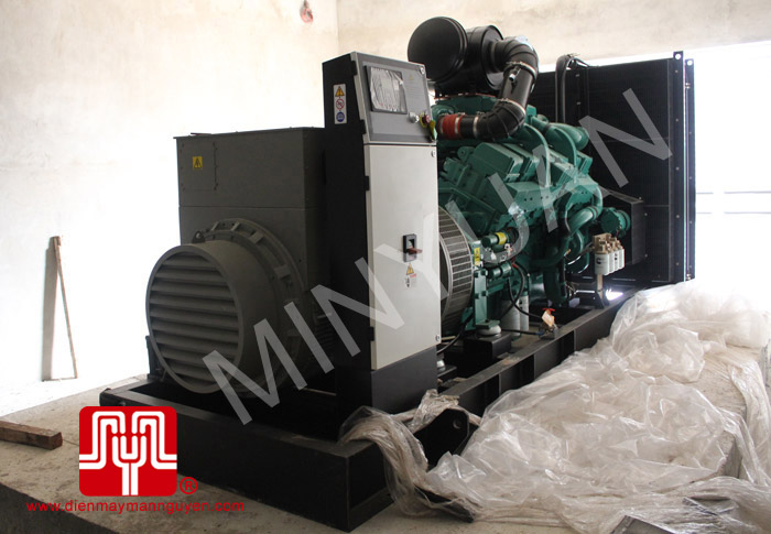 Tổ máy trần CUMMINS 1100KVA giao tại Hà Nội ngày 20.02.2012