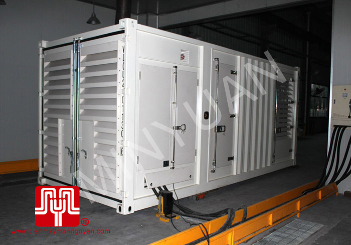 Tổ máy CUMMINS 1500 KVA có vỏ container giao tại Campuchia ngày 8.2.2012