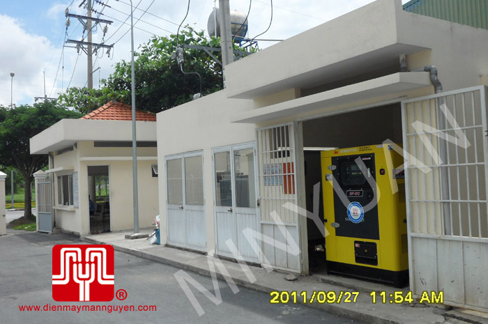 Tổ máy CUMMINS có vỏ 180KVA giao khách hàng Hồ Chí Minh ngày 27.9.2011