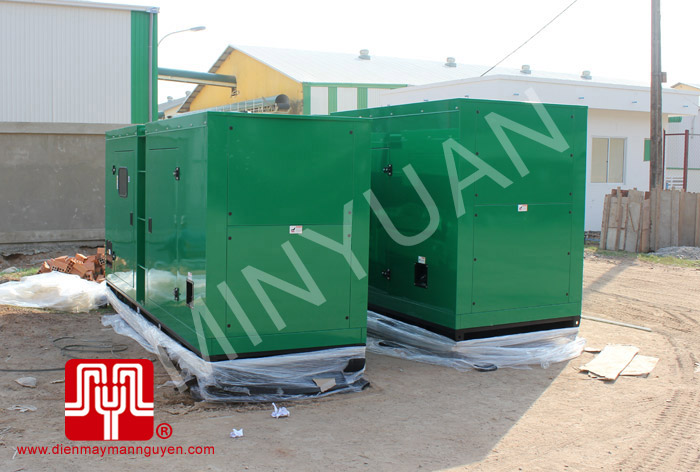 Tổ máy CUMMINS 350 KVA va 250 KVA giao khách hang Campuchia ngày 14.3.2012