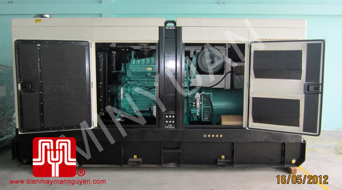 Tổ máy có vỏ động cơ CUMMINS 350KVA bàn giao khách hàng T.P Hồ Chí Minh ngày 16.5.2012