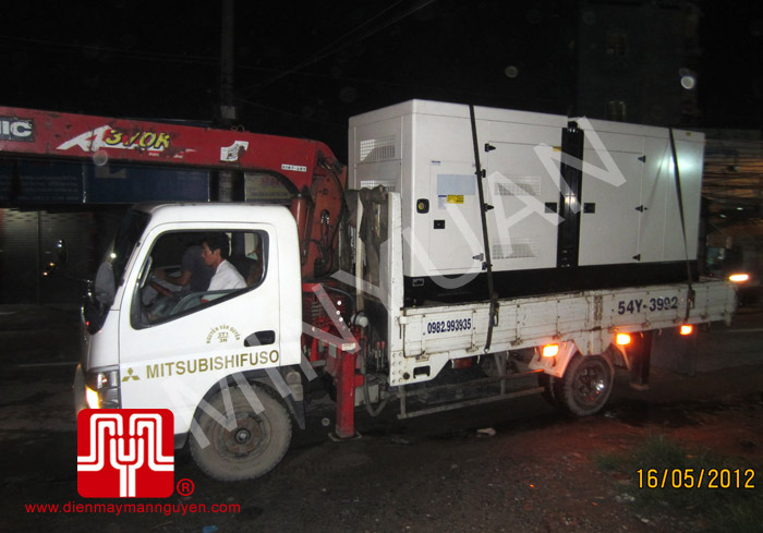 Tổ máy có vỏ động cơ CUMMINS 350KVA bàn giao khách hàng T.P Hồ Chí Minh ngày 16.5.2012