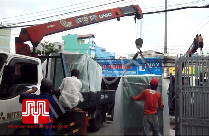 2 Tổ máy CUMMINS 180KVA có vỏ giao tại Hồ Chí Minh ngày 3.11.2011