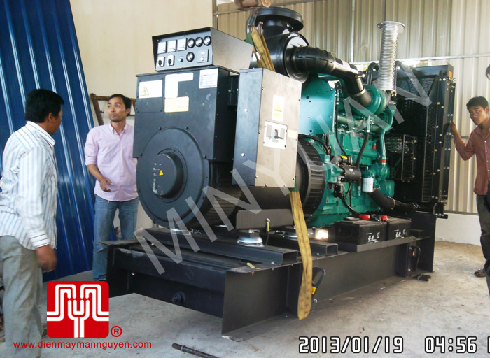 02 tổ máy phát điện trần CUMMINS 500KVA và 100KVA bàn giao khách hàng Campuchia ngày 19.1.2013