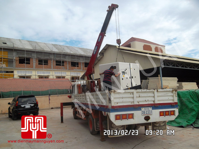 Tổ máy phát điện có vỏ CUMMINS 140KVA bàn giao khách hàng Campuchia ngày 23.02.2013