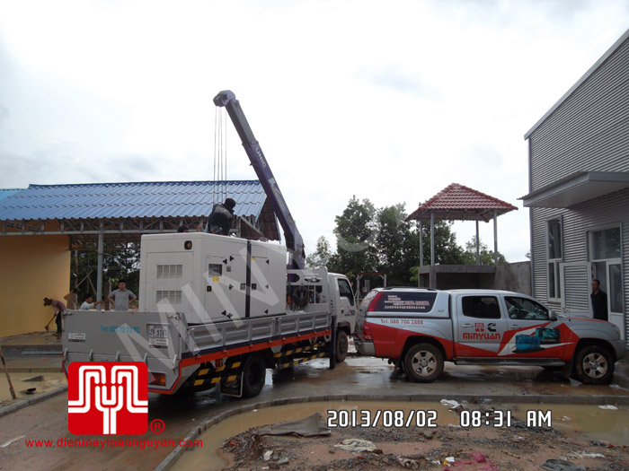 Tổ máy phát điện có vỏ CUMMINS 100KVA bàn giao khách hàng Campuchia ngày 02.08.2013