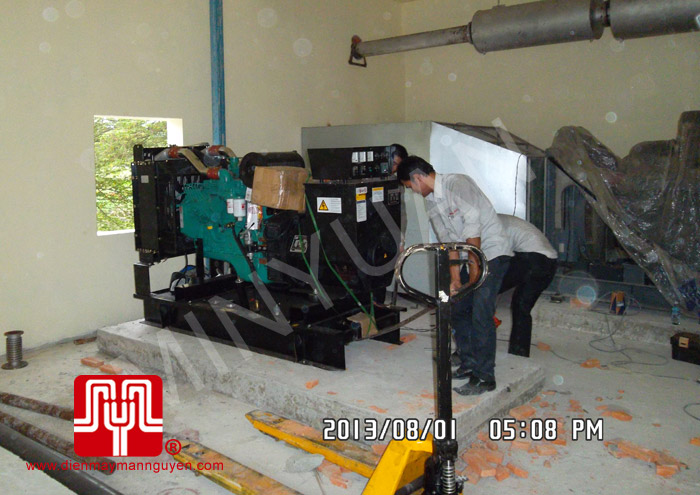 Tổ máy phát điện có vỏ CUMMINS 140KVA bàn giao khách hàng Campuchia ngày 01.08.2013