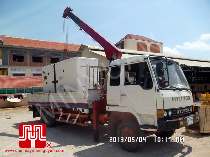 Tổ máy phát điện có vỏ CUMMINS 250KVA bàn giao khách hàng Campuchia ngày 4.5.2013