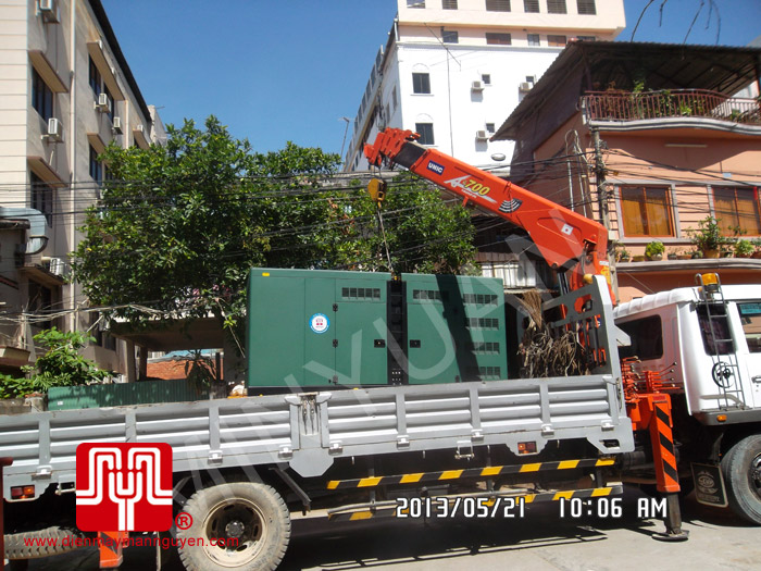 Tổ máy phát điện có vỏ CUMMINS 350KVA bàn giao khách hàng Campuchia ngày 21.5.2013