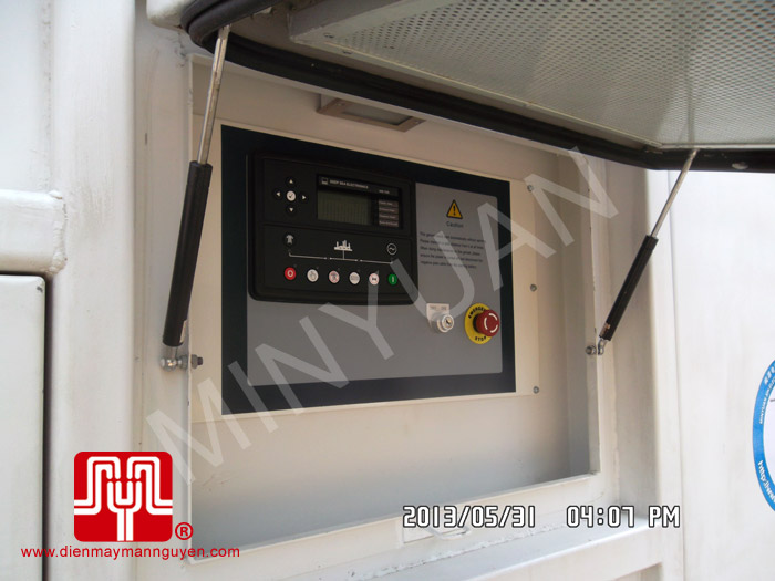 Tổ máy phát điện có vỏ CUMMINS 1000KVA bàn giao khách hàng Campuchia ngày 31.5.2013