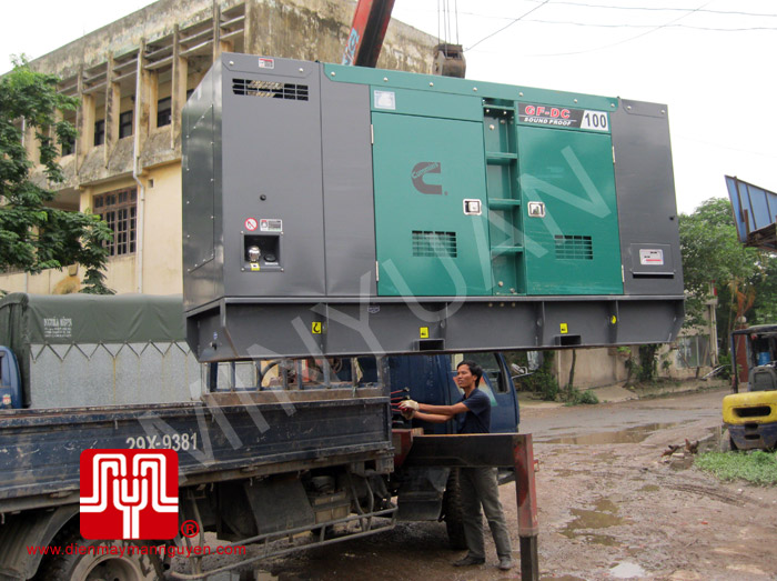 Tổ máy phát điện có vỏ CUMMINS 100KVA bàn giao khách hàng Hà Nội ngày 11.6.2013