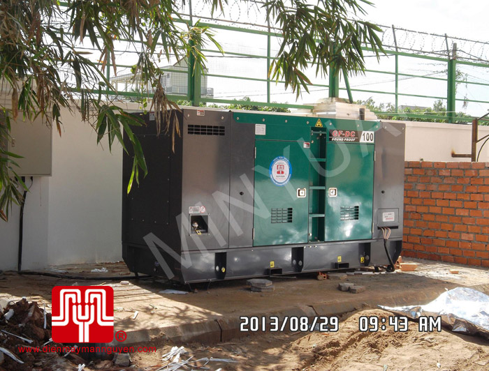 Tổ máy phát điện có vỏ CUMMINS 100KVA bàn giao khách hàng Campuchia ngày 28.08.2013