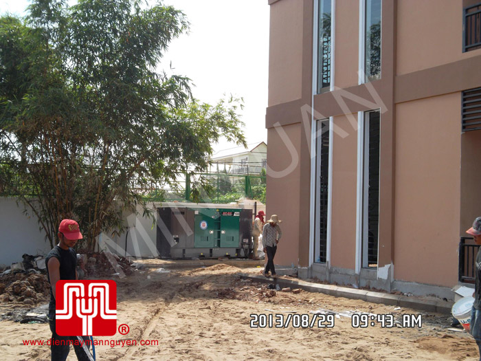 Tổ máy phát điện có vỏ CUMMINS 100KVA bàn giao khách hàng Campuchia ngày 28.08.2013