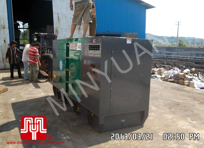 Tổ máy phát điện có vỏ CUMMINS 140KVA bàn giao khách hàng Campuchia ngày 21.3.2013