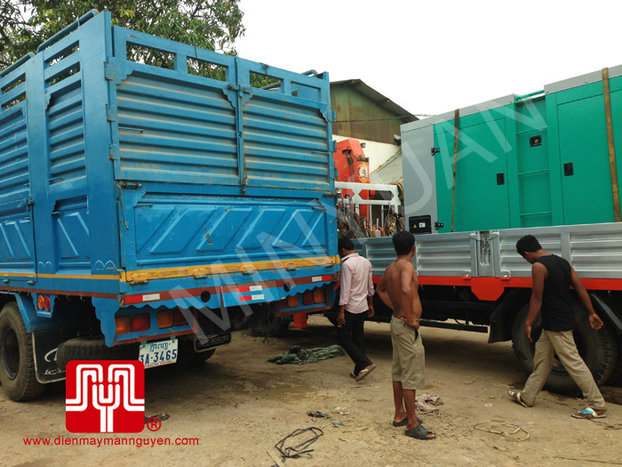 Tổ máy phát điện có vỏ CUMMINS 250KVA bàn giao khách hàng Campuchia ngày 30.7.2013