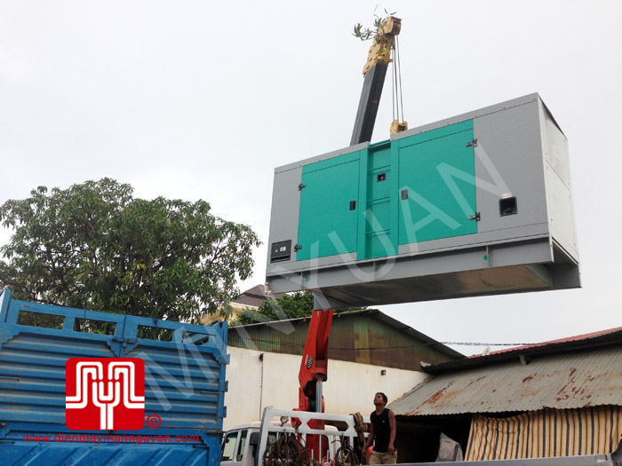 Tổ máy phát điện có vỏ CUMMINS 250KVA bàn giao khách hàng Campuchia ngày 30.7.2013