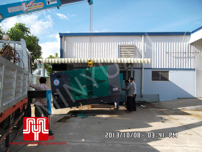 Máy phát điện Cummins 100kva có vỏ giao tại Cambodia 08.10.2013