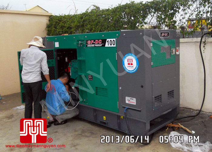 Tổ máy phát điện có vỏ CUMMINS 100KVA bàn giao khách hàng Hà Nội ngày 15.6.2013