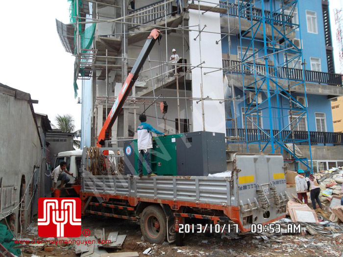 Máy phát điện Cummins 100kva có vỏ cách âm giao tại Cambodia 17/10/2013