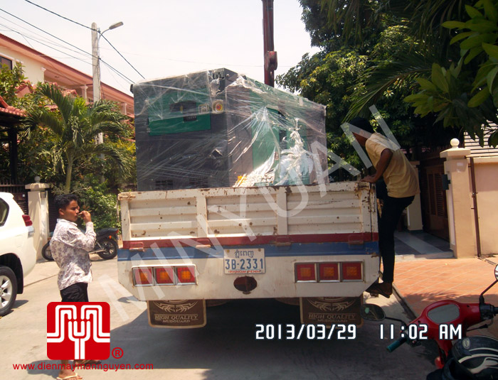 Tổ máy phát điện có vỏ CUMMINS 100KVA bàn giao khách hàng Campuchia ngày 29.3.2013