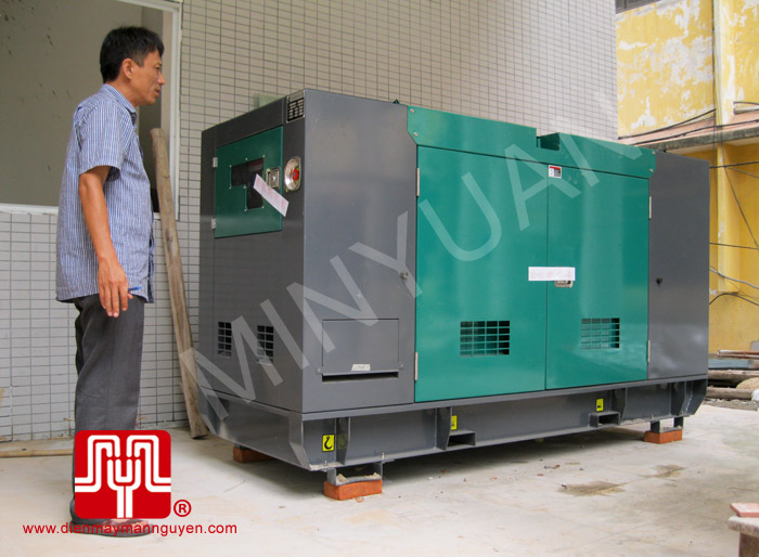 Tổ máy phát điện có vỏ CUMMINS 40KVA bàn giao khách hàng Hà Nội ngày 17.7.2013