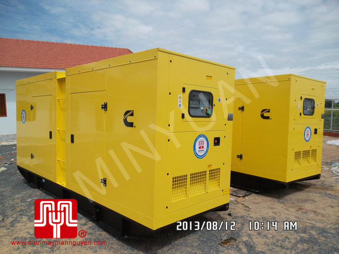 2 tổ máy phát điện có vỏ CUMMINS 450KVA bàn giao khách hàng Campuchia ngày 12.08.2013