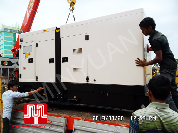 02 Tổ máy phát điện có vỏ CUMMINS 100KVA và 140KVA  bàn giao khách hàng Campuchia ngày 20.7.2013