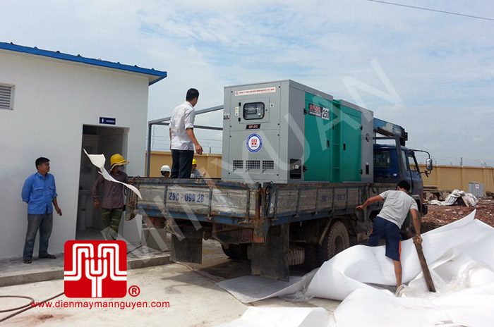 Máy phát điện có vỏ cách âm Cummins 250kva giao hàng tại Hà Nội 13/09/2013