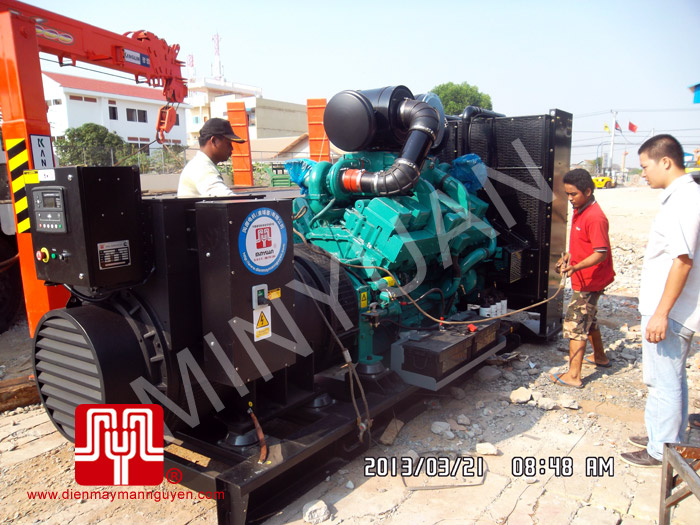 Tổ máy phát điện trần CUMMINS 1000KVA bàn giao khách hàng Campuchia ngày 21.3.2013