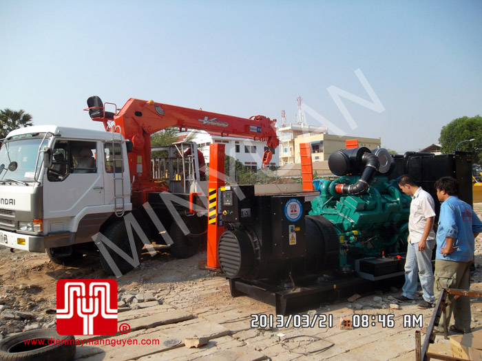 Tổ máy phát điện trần CUMMINS 1000KVA bàn giao khách hàng Campuchia ngày 21.3.2013