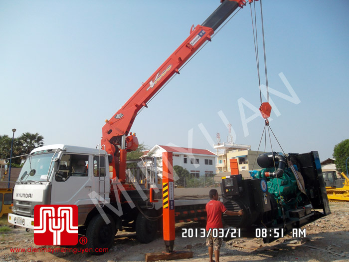 Tổ máy phát điện trần CUMMINS 1000KVA bàn giao khách hàng Campuchia ngày 21.3.2013