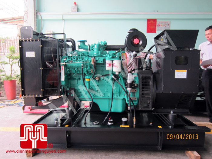 03 Tổ máy phát điện trần CUMMINS 100KVA bàn giao khách hàng HCM ngày 9.4.2013