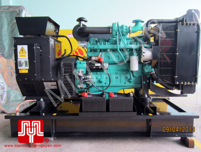 03 Tổ máy phát điện trần CUMMINS 100KVA bàn giao khách hàng HCM ngày 9.4.2013